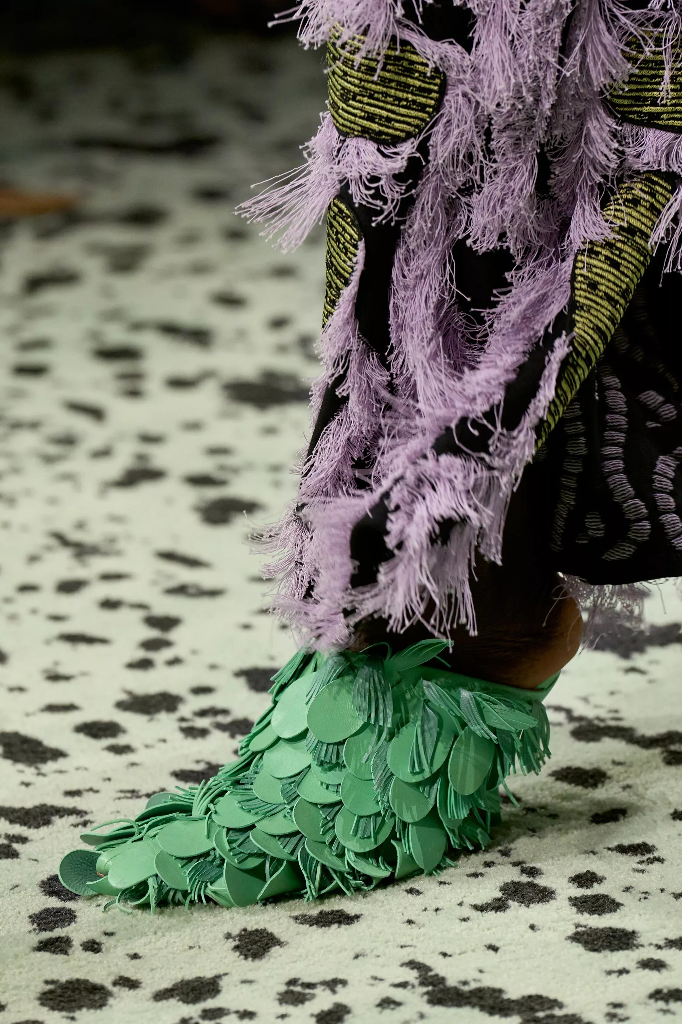 A detail of the Leather Ruffle Mule from Bottega Veneta's Winter 2023 collection by Matthieu Blazy.