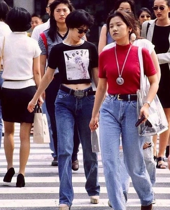 A cover of "SK Street Fashion 90s" cluster. The owner is aiamcreates. The cluster consists of 5 elements.