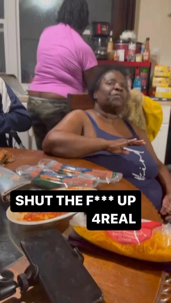 A cover of "MOOD COMEDY" cluster. The owner is rizrizou. The cluster consists of 2 elements.