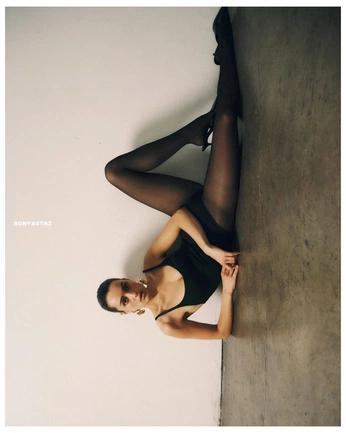 A cover of "UW_SHAPE" cluster. The owner is amyzeilon. The cluster consists of 9 elements.