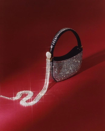 A cover of "Vibes" cluster. The owner is sophiaspadao. The cluster consists of 11 elements.