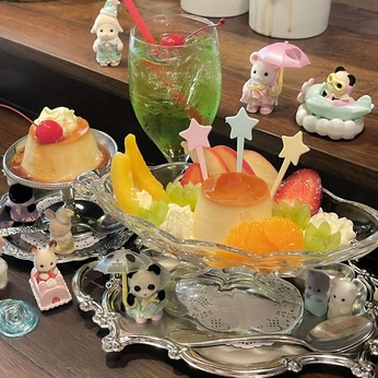 A cover of "Aesthetic Bakery 🍡" cluster. The owner is blisssparkles. The cluster consists of 72 elements.