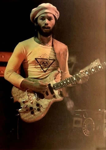 A cover of "Style Journey" cluster. The owner is motherapple. The cluster consists of 7 elements.