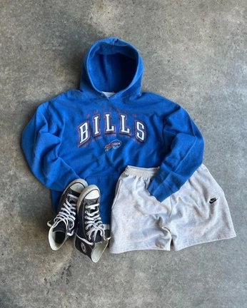 A cover of "brett outfits" cluster. The owner is beccadenise. The cluster consists of 3 elements.