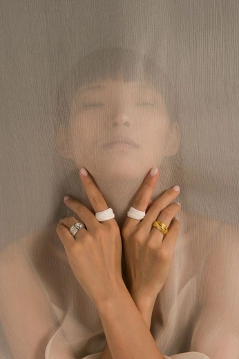 A cover of "oh shoot 📸" cluster. The owner is ishaj. The cluster consists of 1 element.