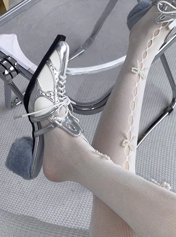 A cover of "closet" cluster. The owner is shrekaku. The cluster consists of 6 elements.