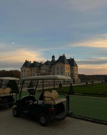 A cover of "AROSIA - MoodBoard" cluster. The owner is dncexoxo. The cluster consists of 27 elements.