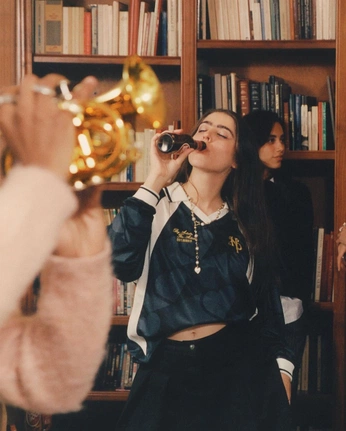 A cover of "Clothe" cluster. The owner is eunie. The cluster consists of 3 elements.