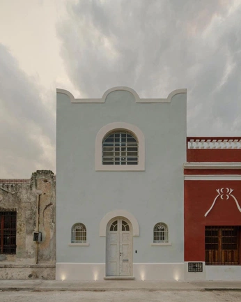 A cover of "Colecciones arquitectura" cluster. The owner is julxs. The cluster consists of 83 elements.