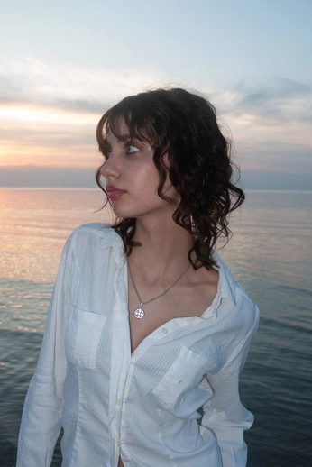 A cover of "Sea" cluster. The owner is darakara. The cluster consists of 2 elements.