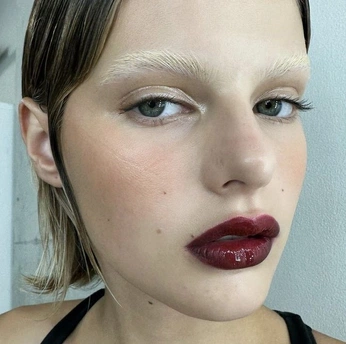 A cover of "Makeup" cluster. The owner is cookiefraise. The cluster consists of 3 elements.