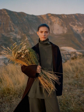 A cover of "neswbk" cluster. The owner is silaozgul. The cluster consists of 5 elements.