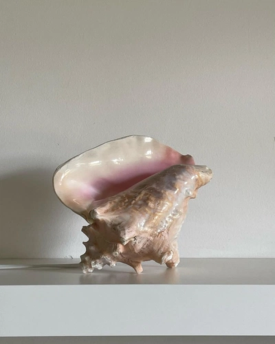 An Instagram carousel post added by maaaaaasshhaa on May 10, 2024. The author is @miara.vintage.