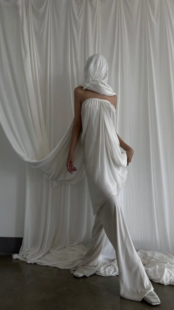 A cover of "random inspo" cluster. The owner is natklaus. The cluster consists of 1 element.