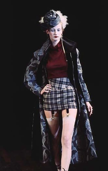 A cover of "Fashion" cluster. The owner is sadgrowl. The cluster consists of 4 elements.