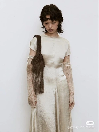 A cover of "naive+punk" cluster. The owner is luciana.mov. The cluster consists of 3 elements.