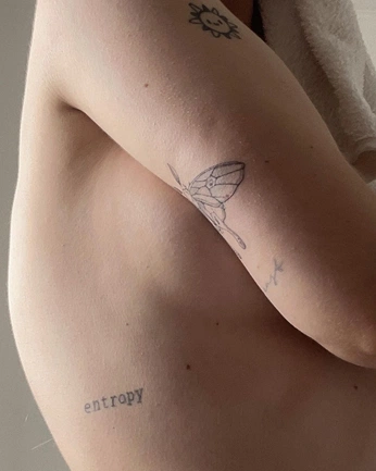 A cover of "Lines on body" cluster. The owner is giantwenwen. The cluster consists of 2 elements.