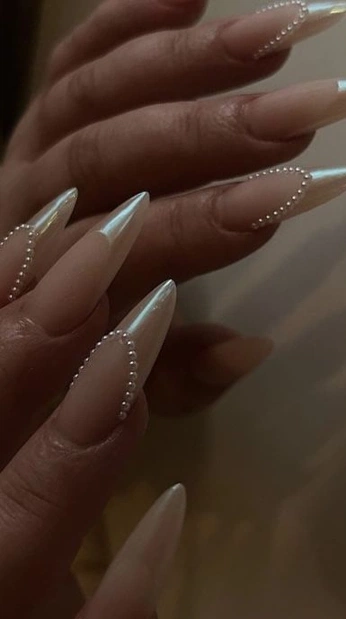 A cover of "👩🏾‍❤️‍💋‍👨🏻💎" cluster. The owner is amkae. The cluster consists of 1 element.