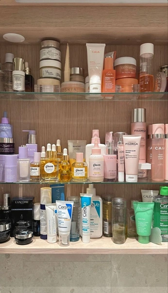 A cover of "that girl" cluster. The owner is taysaesthetics. The cluster consists of 12 elements.