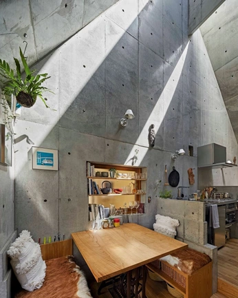 A cover of "ev" cluster. The owner is loehbms. The cluster consists of 3 elements.