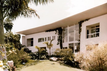 A cover of "Gio Ponti" cluster. The owner is studioserpentine. The cluster description is "Villa Planchart". The cluster consists of 20 elements.