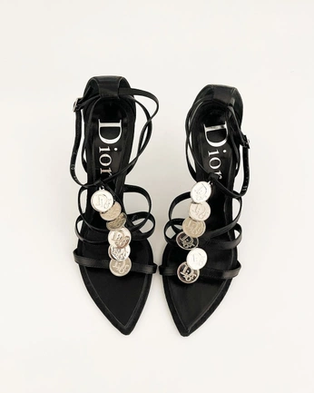 A cover of "Sexy Schuhe" cluster. The owner is shahla.abd. The cluster consists of 5 elements.