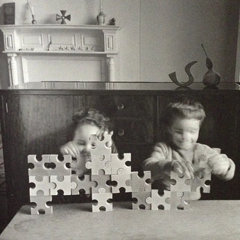 A cover of "Eductionl Play+Furntur" cluster. The owner is sophieconst. The cluster consists of 20 elements.