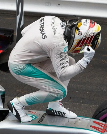 A cover of "F1" cluster. The owner is konikratz. The cluster consists of 2 elements.