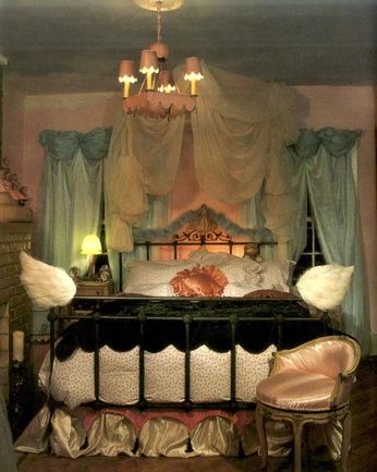 A cover of "Lair" cluster. The owner is vangoghgoghboots. The cluster consists of 9 elements.