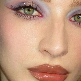 A cover of "Makeup" cluster. The owner is cinnammongirl. The cluster consists of 19 elements.