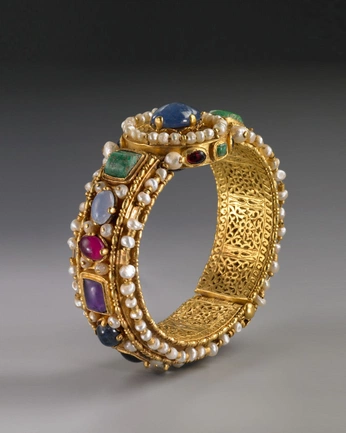 A cover of "Stunning Jewelry" cluster. The owner is ellalsan. The cluster consists of 4 elements.