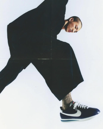 A cover of "BSTN NEW BALANCE" cluster. The owner is eliasruester. The cluster consists of 4 elements.