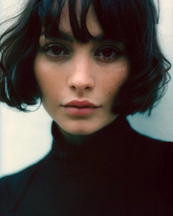 A cover of "editorial" cluster. The owner is ofthemoment. The cluster consists of 2 elements.