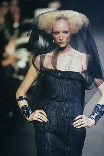 A cover of "DRG" cluster. The owner is cedarrobin. The cluster consists of 19 elements.