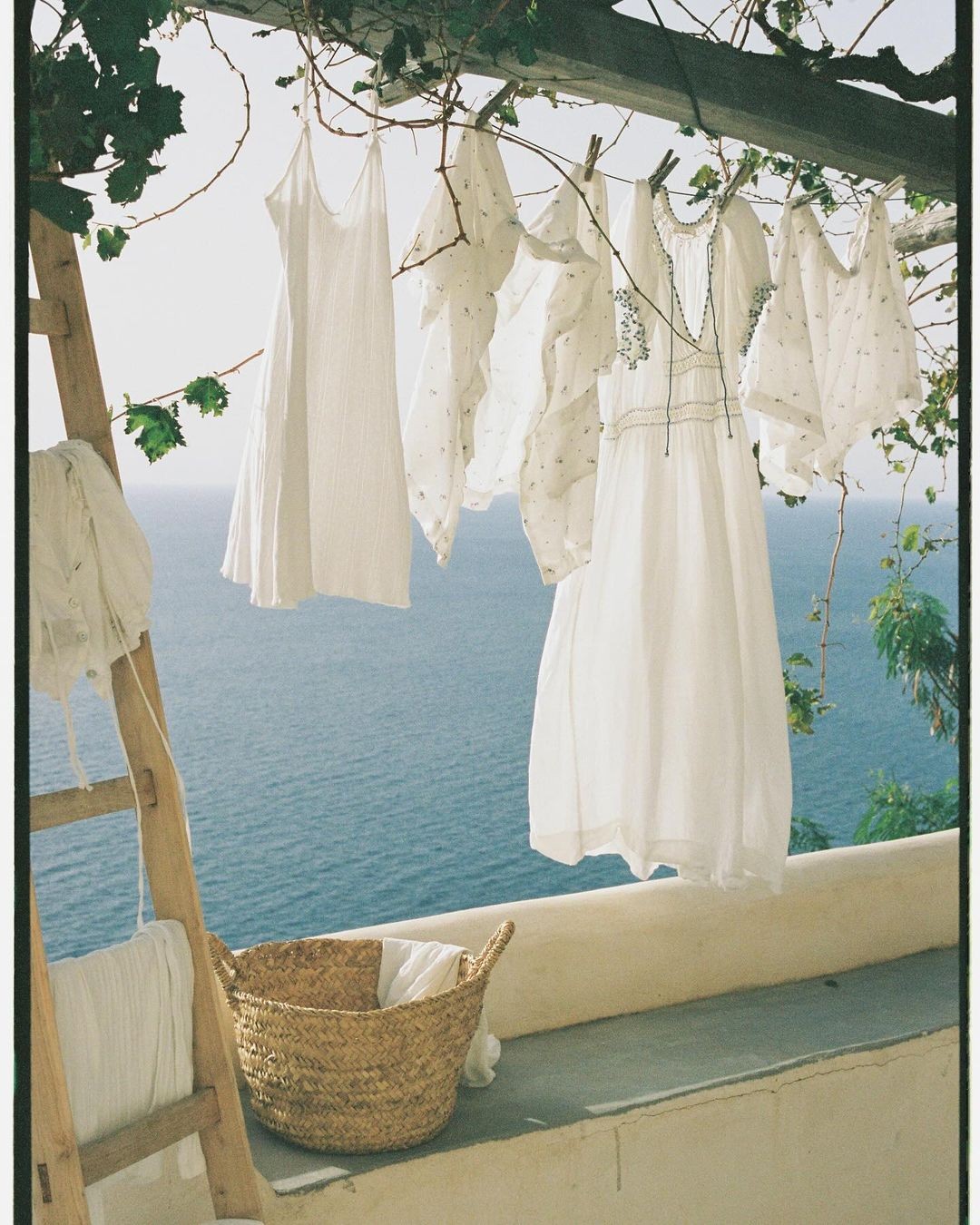 An Instagram carousel post added by nn4nk1 on May 17, 2024. The author is @anne_lauer.