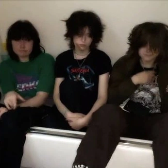 A cover of "midwest emo/2000sCryptid" cluster. The owner is downwiththeclown. The cluster consists of 99 elements.