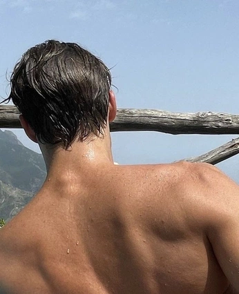 A cover of "Style" cluster. The owner is heathl. The cluster consists of 2 elements.