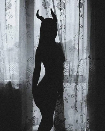 A cover of "Gothic Themes" cluster. The owner is xlipsy. The cluster consists of 444 elements.