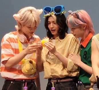 A cover of "xdinary heroes" cluster. The owner is emojackolantern. The cluster consists of 245 elements.