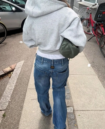 A cover of "parisian autumn season" cluster. The owner is itslouisa. The cluster consists of 136 elements.