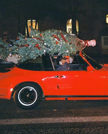 A cover of "90's Manhattan Christmas" cluster. The owner is hvliving. The cluster consists of 18 elements.