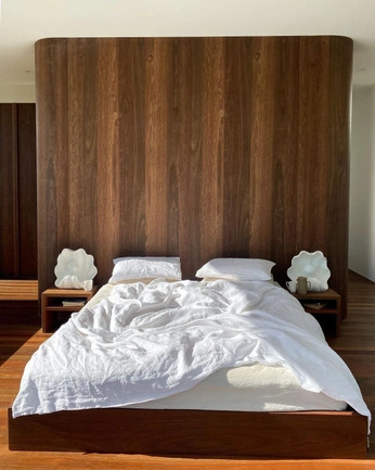 A cover of "oaky white" cluster. The owner is kkarinaa. The cluster consists of 3 elements.