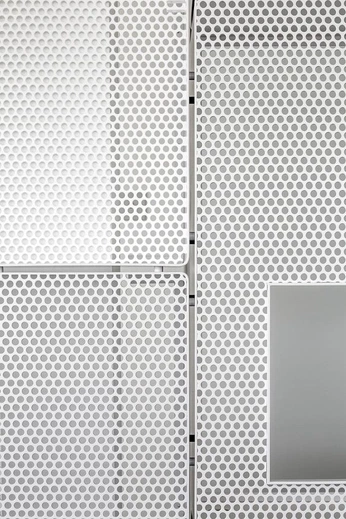 A cover of "petmate proj" cluster. The owner is mleath. The cluster consists of 3 elements.