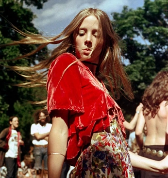 A cover of "🔮hippy esc" cluster. The owner is k0rnbr3ad. The cluster consists of 5 elements.