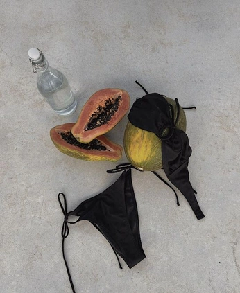 A cover of "Bikini" cluster. The owner is nafiniang. The cluster consists of 31 elements.