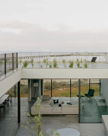 A cover of "Vision board 2025" cluster. The owner is cyndy. The cluster consists of 32 elements.