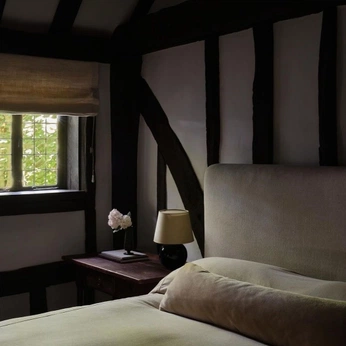 A cover of "tudor" cluster. The owner is soulis. The cluster consists of 15 elements.