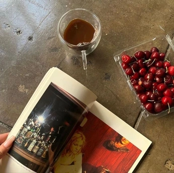 A cover of "Colors" cluster. The owner is elizaarielle. The cluster consists of 7 elements.