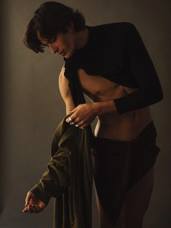 A cover of "Fashion photography" cluster. The owner is critikamaurya. The cluster consists of 20 elements.