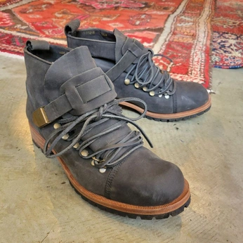 A cover of "Shoes" cluster. The owner is aethereal.itf. The cluster consists of 1634 elements.